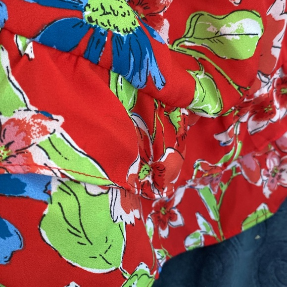 Jessica Simpson beautiful red flowered dress red backgroud with vibrant flowers - Picture 2 of 4